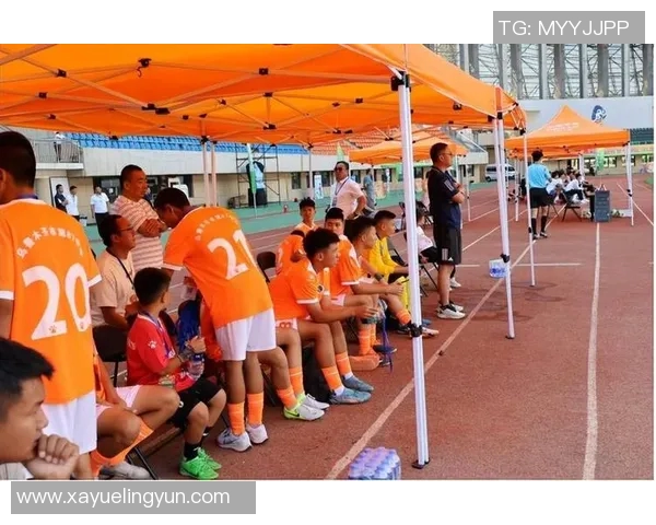 德米足球：探索足球世界的魅力与激情，助力青少年成长与发展